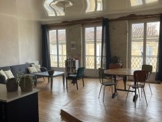 Appartement spacieux T2 avec balcon, centre-ville de LECTOURE