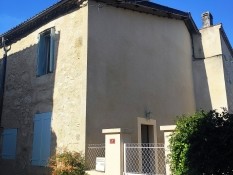 Maison de village T4 avec cour et terrasse à CASTERA-LECTOUROIS