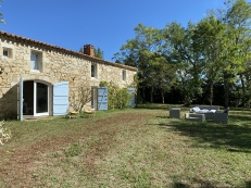 LS/0009 - LOCATION SAISONNIERE : Maison de campagne de type F7 avec jardin et piscine à Marsolan 32700