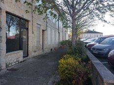 Local commercial avec parking à proximité - Centre-ville de Lectoure