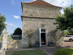 Maison T2 meublée dans ancien pigeonnier à proximité de LECTOURE