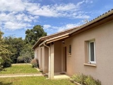 Villa de plain-pied T4 avec jardin et garage au cœur du village d'URDENS