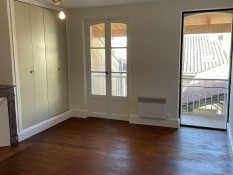 Appartement T3 avec balcon côté cour, rénové à neuf situé dans le centre-ville de LECTOURE