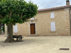 Maison entièrement rénovée T3 avec jardin et garage à LA ROMIEU (32)